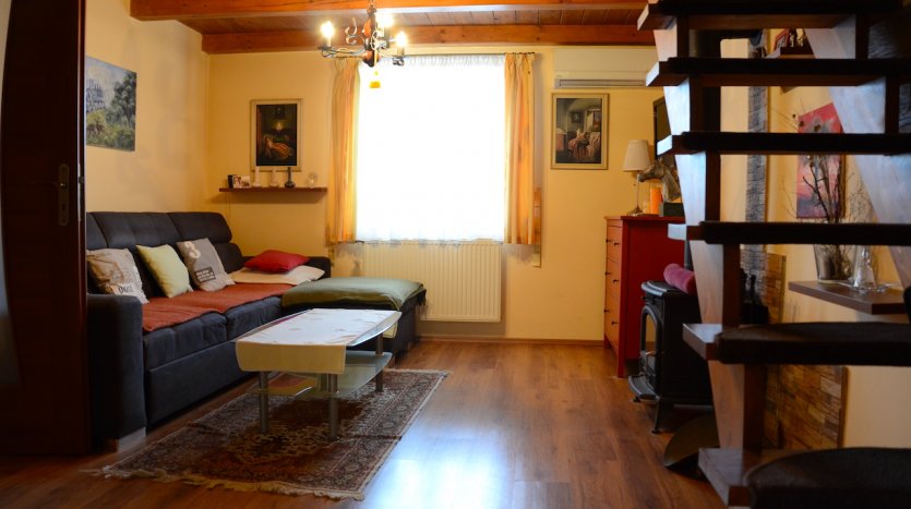 PREDANÉ. Murovaná trvalo obývateľná chata v Hamuliakove. – fotka 3