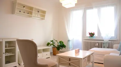 PREDANÉ 1,5 izbový byt po kompletnej čerstvej rekonštrukcii s kompletným zariadením. Jesenná ul. Ružinov